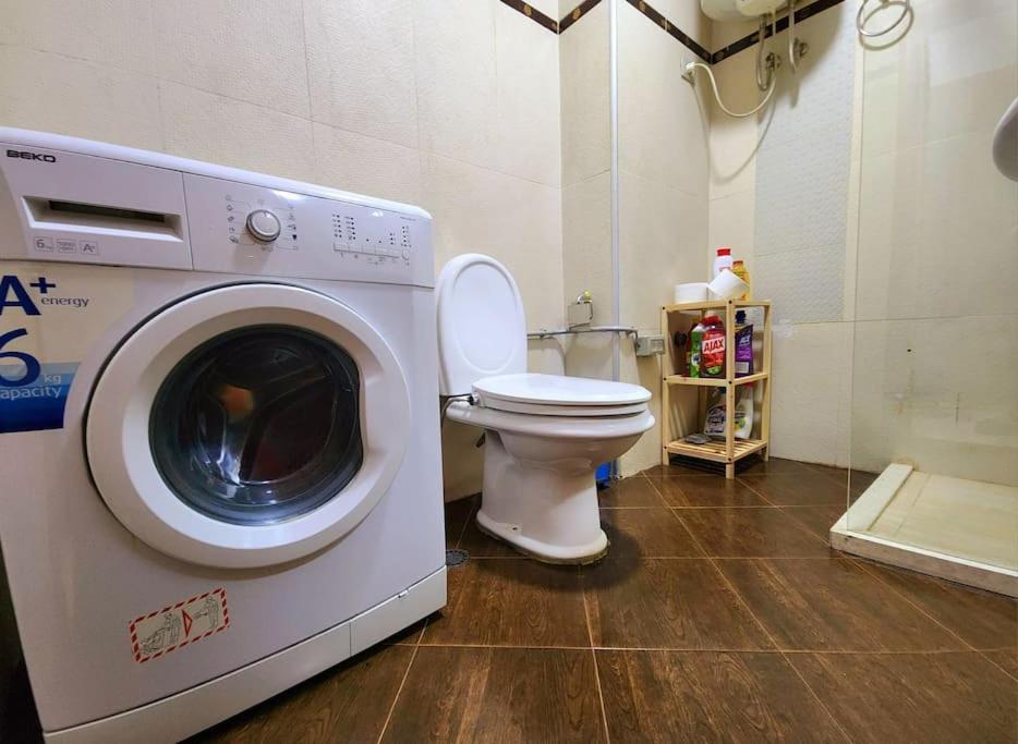ティラナOne Bd Flat Near Center With 24H Self Check Inアパートメント エクステリア 写真